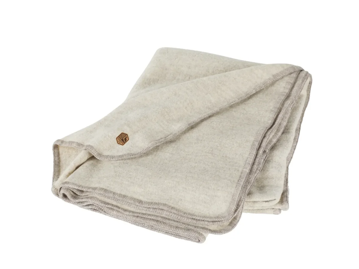 ULLPLÄD I 100% OFÄRGAD ULL – NLS BLANKET SOLID — BIRCH