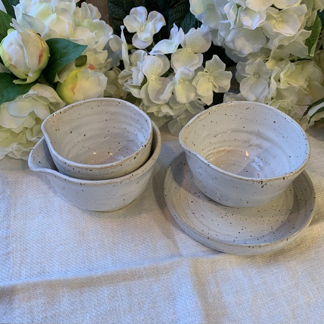 Handdrejad skål med pip 9,5cm ”Vit chamotte” Sundboden Design - Bild 6