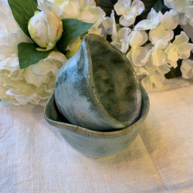 Handdrejad skål med pip 7,5cm ”Grön Chamotte” Sundboden Design - Bild 4
