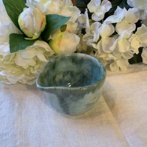 Handdrejad skål med pip 7,5cm ”Grön Chamotte” Sundboden Design