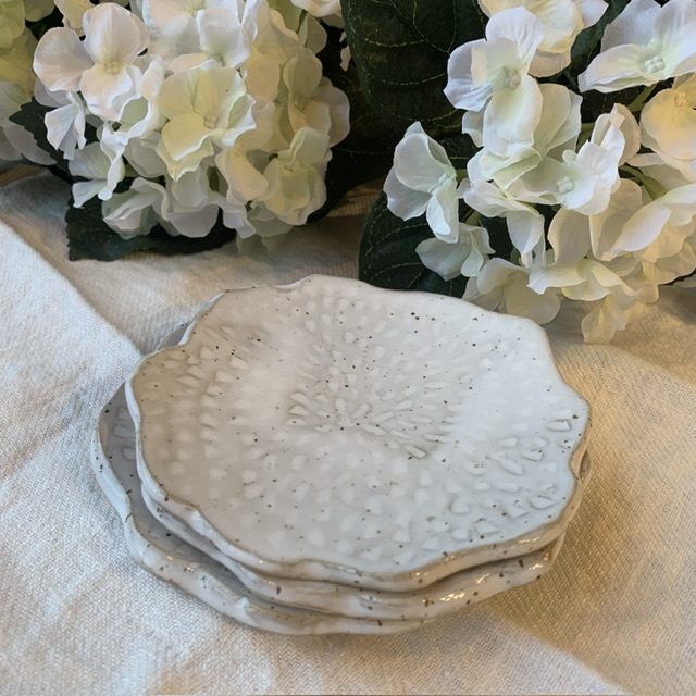 Handkavlad Assiette ”Vit chamotte ” Sundboden Design - Bild 3