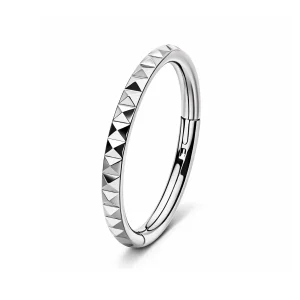 Clicker med nitar - Smal ring till piercing i nickelfritt titan
