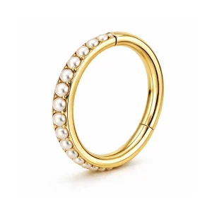 Clicker med gångjärn och vita pärlor - Smal ring till piercing i PVD guldpläterat titan